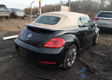 2014 Volkswagen Beetle 2.5L z USA, uszkodzony, nr VIN 3VW5P7ATXEM801927